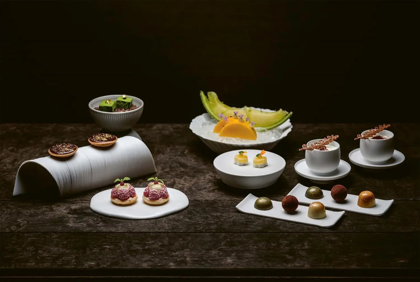 Paris -Tokyo: Sharing the culinary DNA. Christian Bau's Michelin-starred cuisine. Over 60 dishes – 12 signature dishes. High-quality equipment Matthaes Verlag