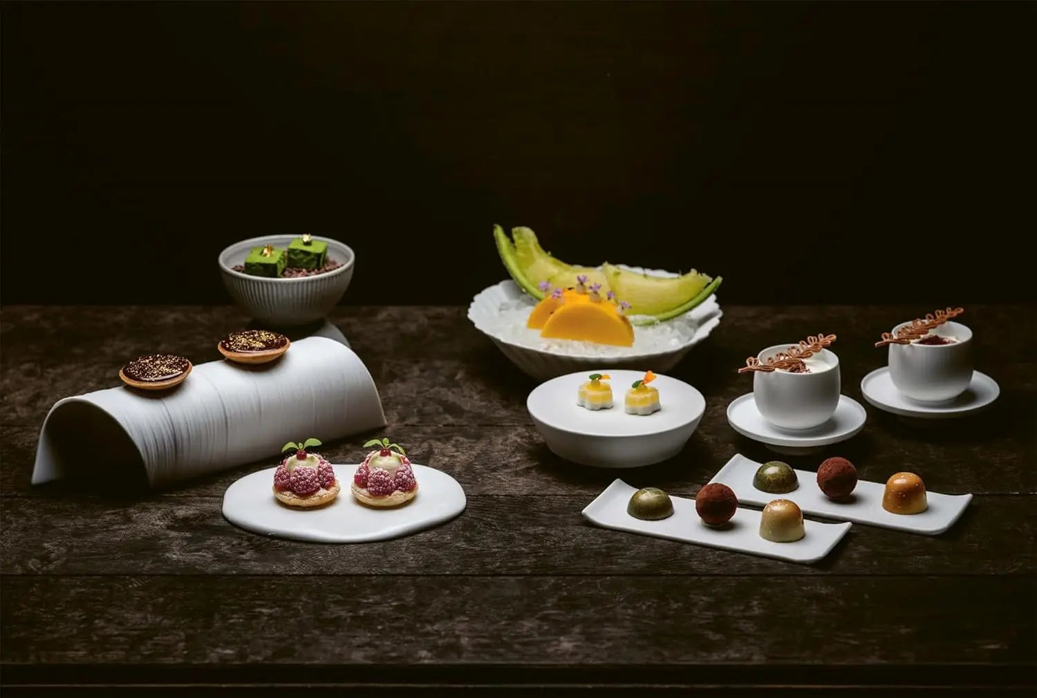 Paris -Tokyo: Sharing the culinary DNA. Christian Bau's Michelin-starred cuisine. Over 60 dishes – 12 signature dishes. High-quality equipment Matthaes Verlag