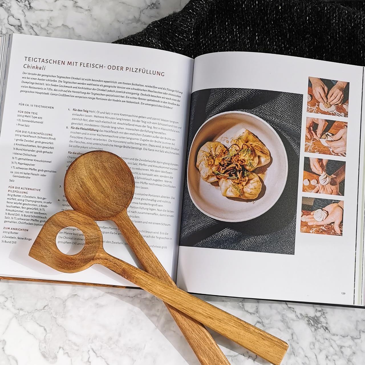 Safran, Sumach, Paprika: Rezepte und Reisegeschichten von Osteuropa bis Vorderasien. Griechische Spezialitäten, türkische Rezepte, georgische Küche, ... persisches Essen - das Kochbuch einer Reise!