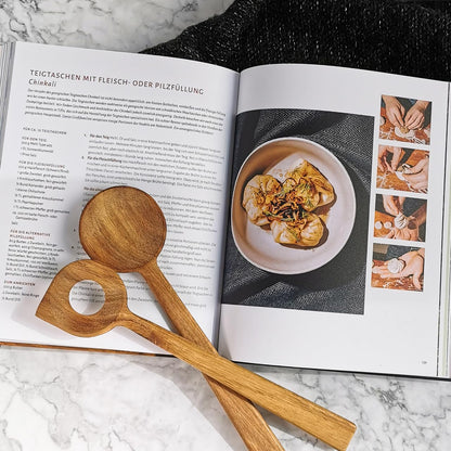 Safran, Sumach, Paprika: Rezepte und Reisegeschichten von Osteuropa bis Vorderasien. Griechische Spezialitäten, türkische Rezepte, georgische Küche, ... persisches Essen - das Kochbuch einer Reise!