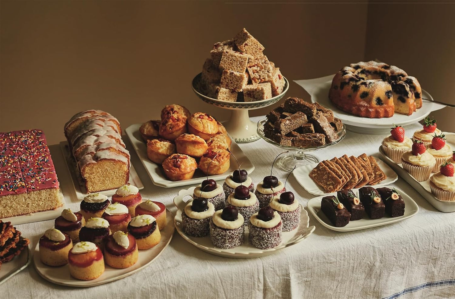 Backen & der Sinn des Lebens: 100 Rezepte, die Freude bereiten. Raffinierte Backrezepte und Gedanken über das Leben von Ottolenghi-Konditorin Helen Goh