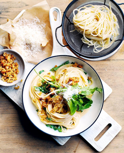 The Fast Five: Wenig Zeit – viel Geschmack. Donna Hay's Variationen: Knusprigere Schnitzel, seidigere Saucen, traumhafte Desserts. Tacos, Burger, Pasta in 5 Varianten – Fleisch oder vegetarisch