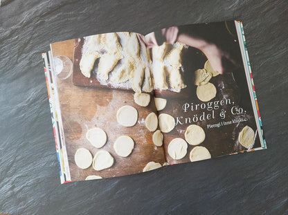 Polen vegetarisch.: Bigos, Piroggen & Co neu interpretiert. Polnisches Kochbuch mit vegetarischen Rezepten. Polnische Spezialitäten mal anders vom Frühstück bis Piroggen-Rezepte. 80 polnische Rezepte.